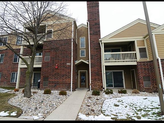 2nd image of 202 Glengarry Dr APT 305