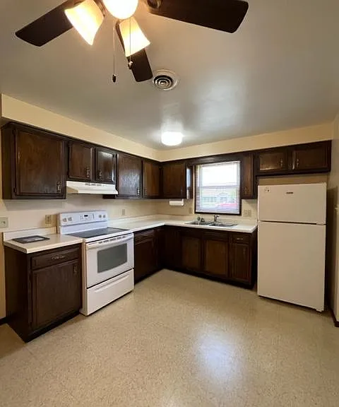 504 E Cook Rd — Photo 5