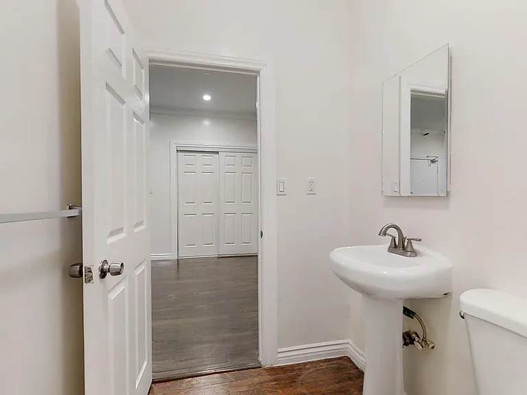 Loma Drive Apartments — Photo 7