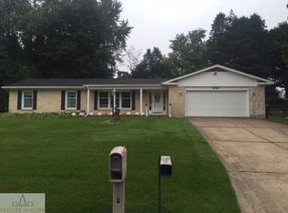 4733 Grandwoods Dr, Lansing, MI 48917
