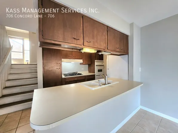 706 Concord Ln #706, Barrington, IL 60010