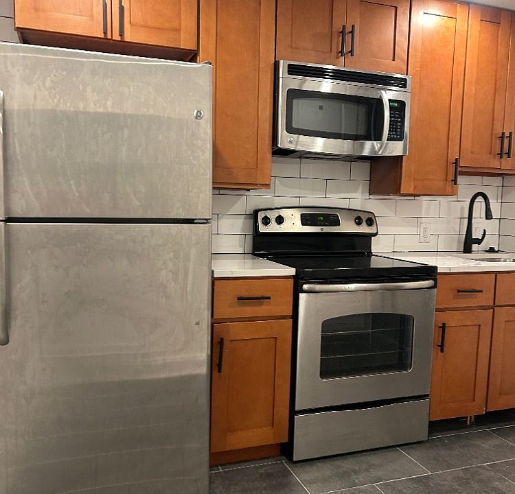2nd image of 2322 E Cabot St Floor 1