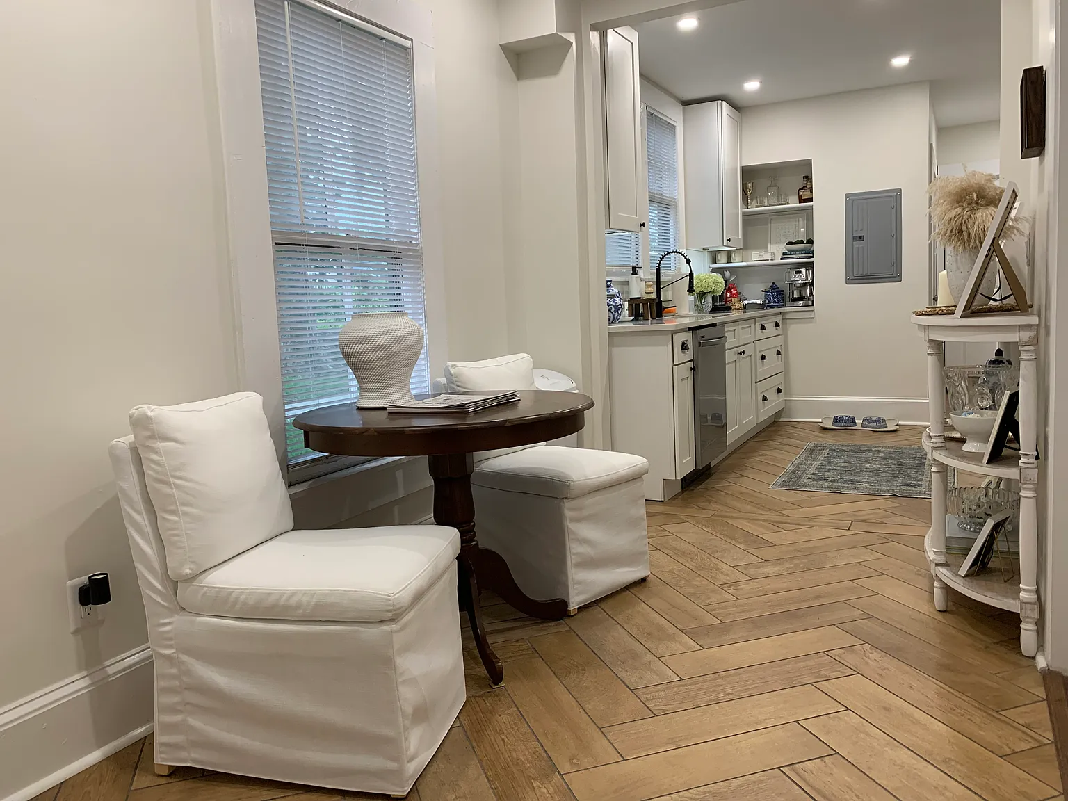 2 bed, 1100 sqft, $1,950 — Photo 2
