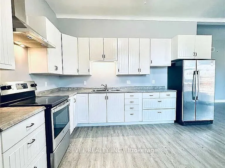 3 bed, $2,100 — Photo 2