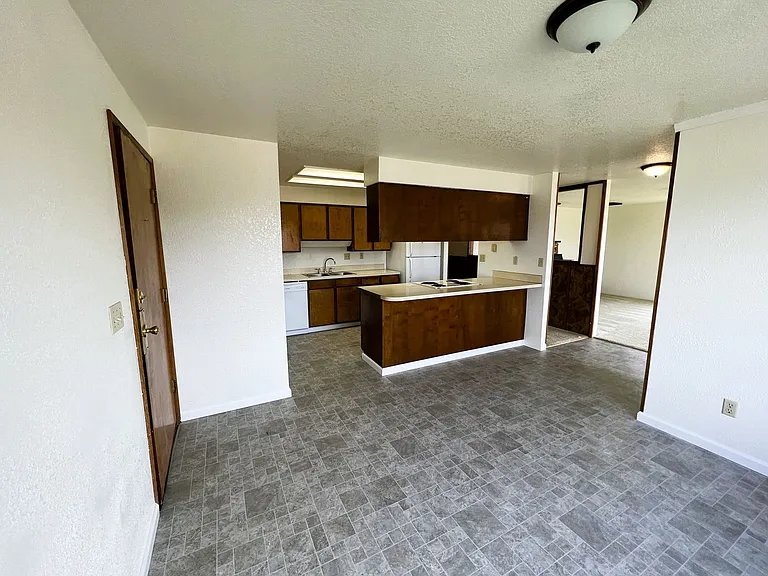 1113 NE Grandview Dr — Photo 7