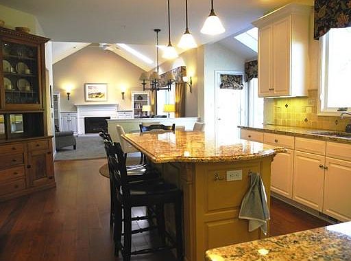 5th image of 151 Rosemont Dr