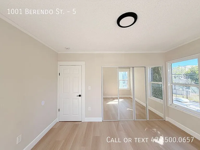 1001 N Berendo St #5 — Photo 8