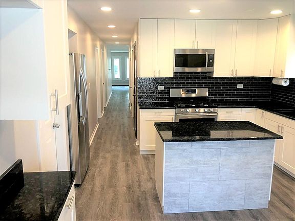 2nd image of 6729 N Oxford Ave Floor 1
