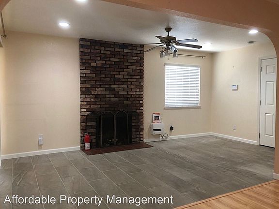 4th image of 43374 Castle Park Ct