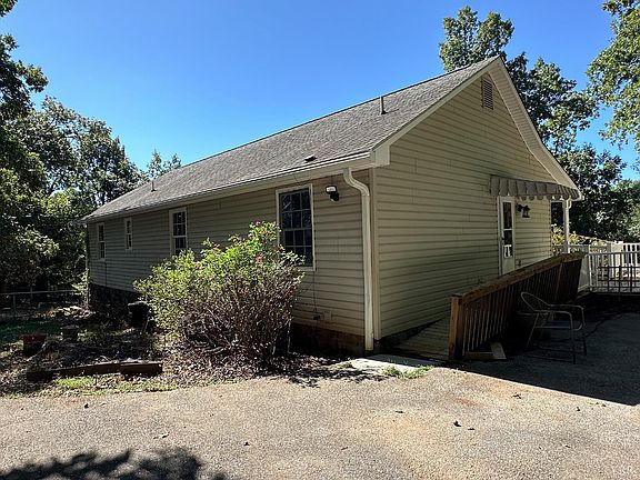 3rd image of 2481 Twin Lake Dr