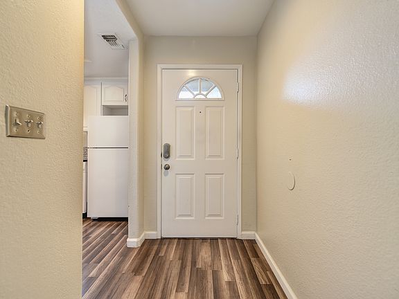 5th image of 30 Valley Crest Ct