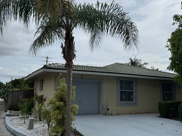 (undisclosed Address), Pembroke Pines, FL 33025