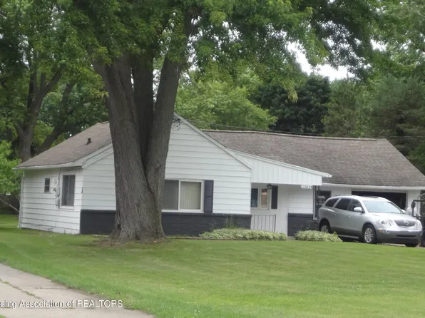 1023 Bretton Rd, Lansing, MI 48917