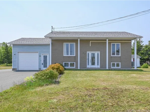 33 De La Baie St, Maisonnette, NB E8N 2A9