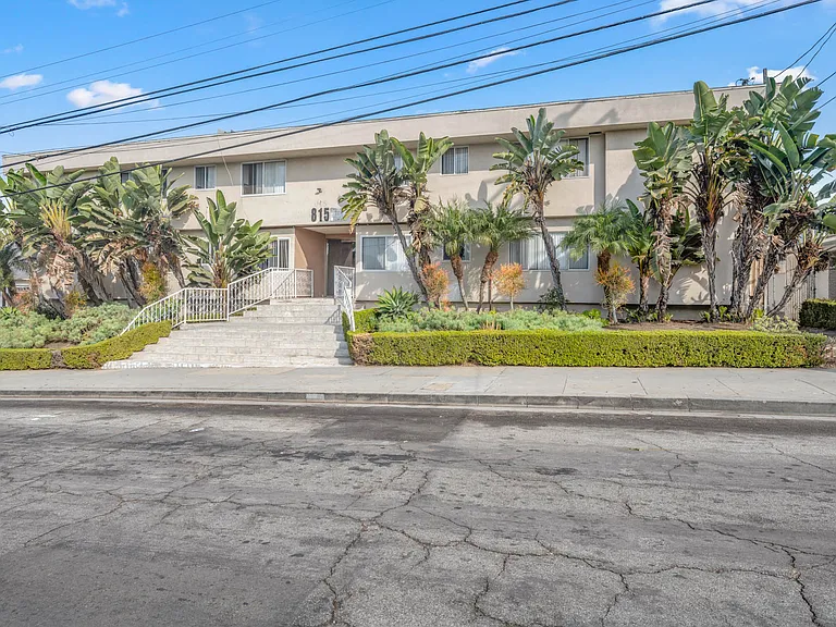 815 Victor Ave — Photo 4