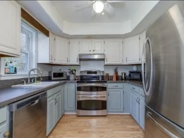 23 Shoalcreek Rd #B, Hudson, NH 03051