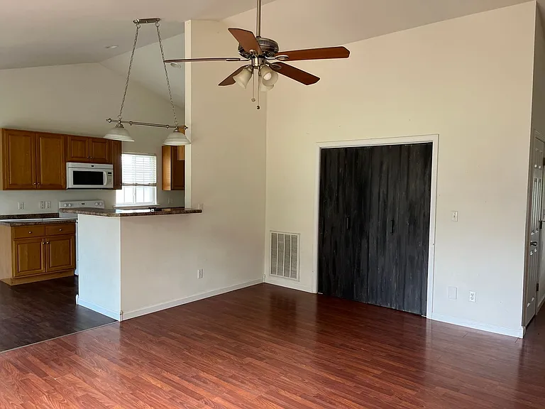 1123 Stonecrest Dr — Photo 25