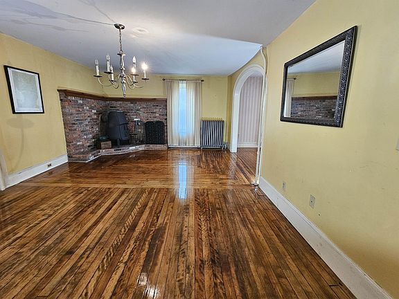 3rd image of 569 Buck Hill Road