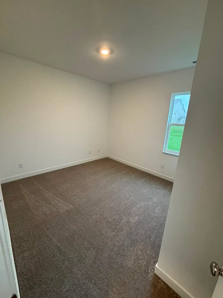 5 bed, 2460 sqft, $2,645 — Photo 4