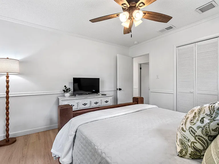 1726 Greenwood Cir — Photo 64