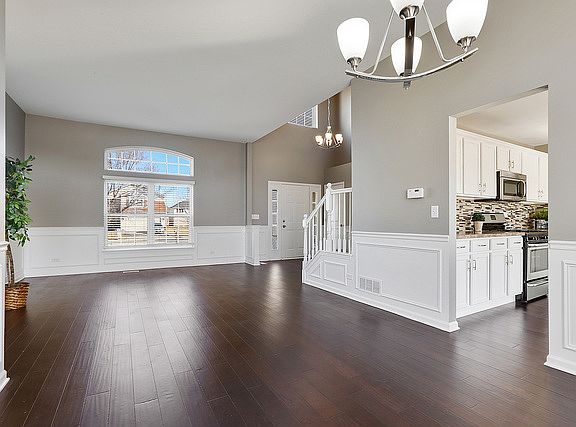 5th image of 1014 Great Plains Ave