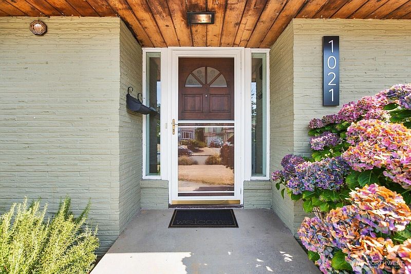 4th image of 1021 Lombard Avenue