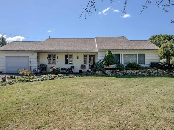 281 Village St, Medway, MA 02053