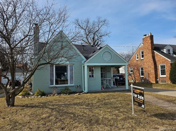 1615 Faircourt St, Grosse Pointe Woods, MI 48236
