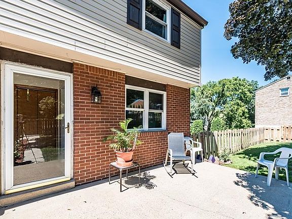 3rd image of 11560 Dennis Cir
