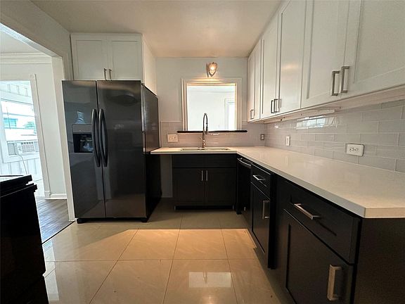 5th image of 3809 Wentworth St #0