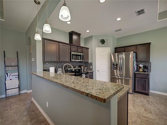 5th image of 2042 Admiral Ln