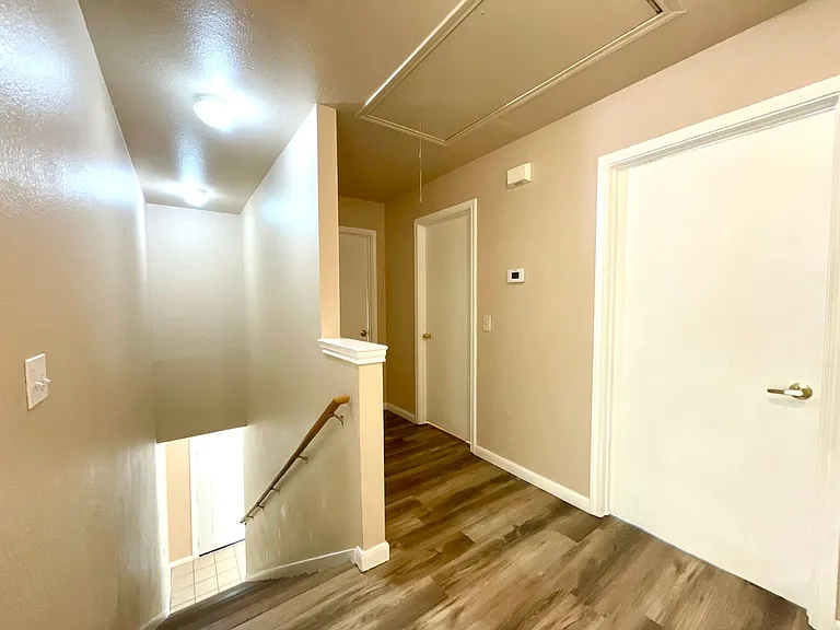 6911 Hallie Rdg — Photo 16