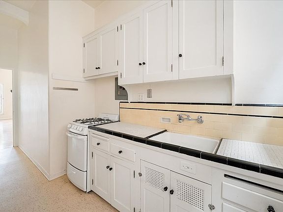 5th image of 1654 N Stanley Ave #2