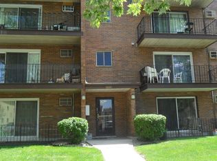 10611 Parkside Ave APT 202, Chicago Ridge, IL 60415