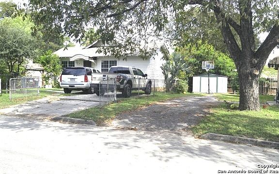 2nd image of 737 E Park Ave
