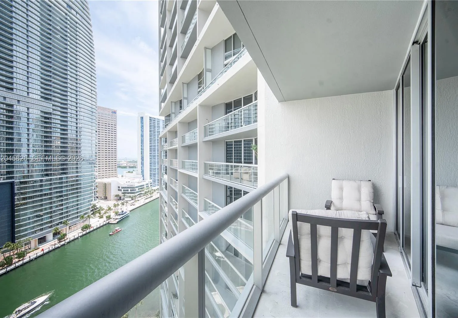 Iconbrickell Condo No 1 — Photo 1