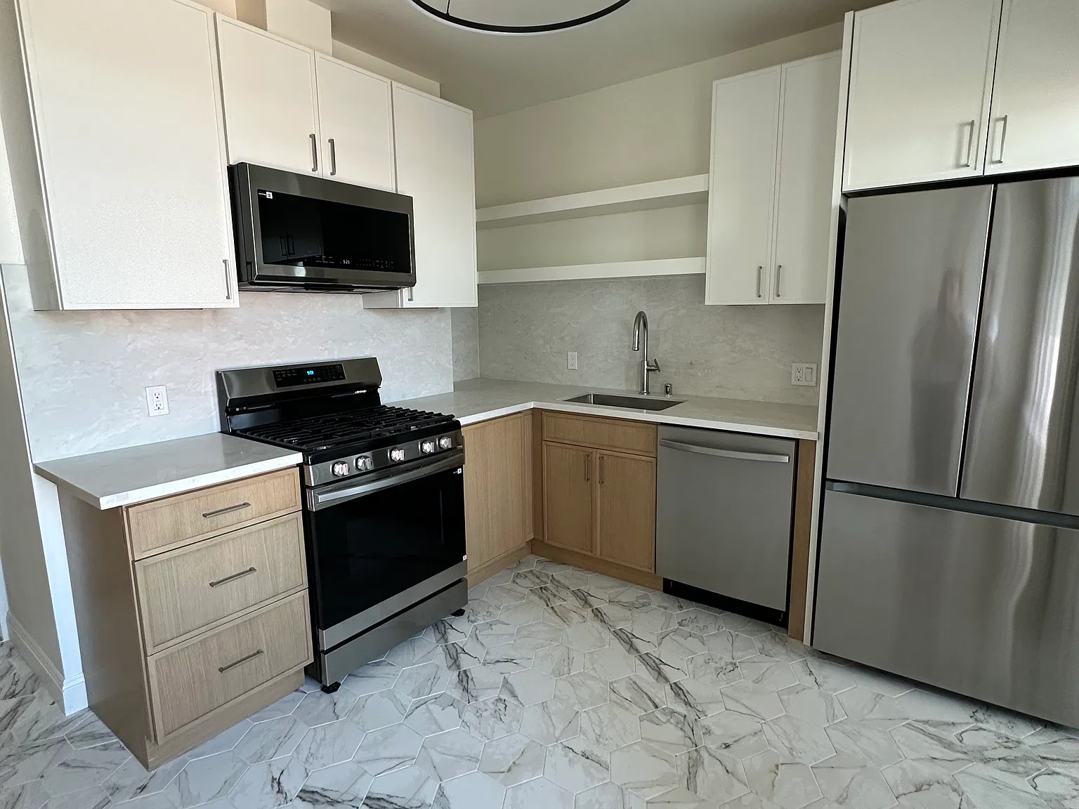 1 bed, 833 sqft, $5,250 — Photo 1