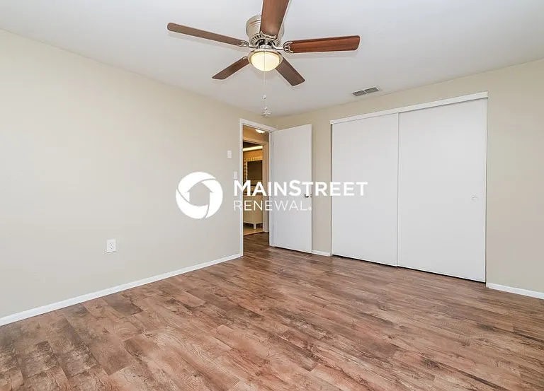 1050 Normandy Blvd — Photo 9