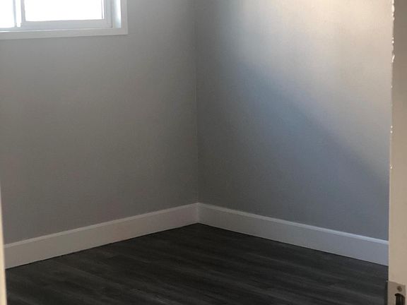 5th image of 20612 Kenwood Ave