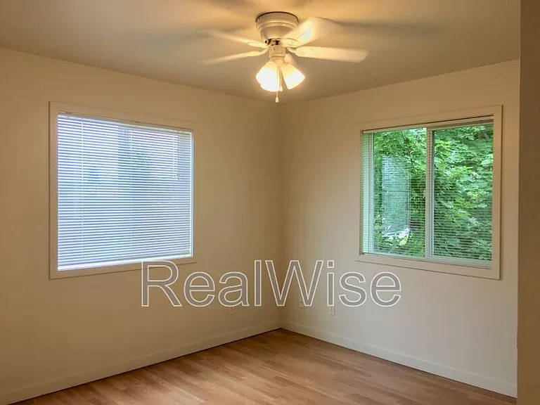 219 NW 6th St #3 — Photo 5