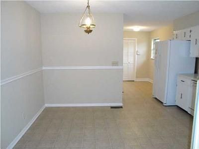 5th image of 8111 Holly Crest Dr