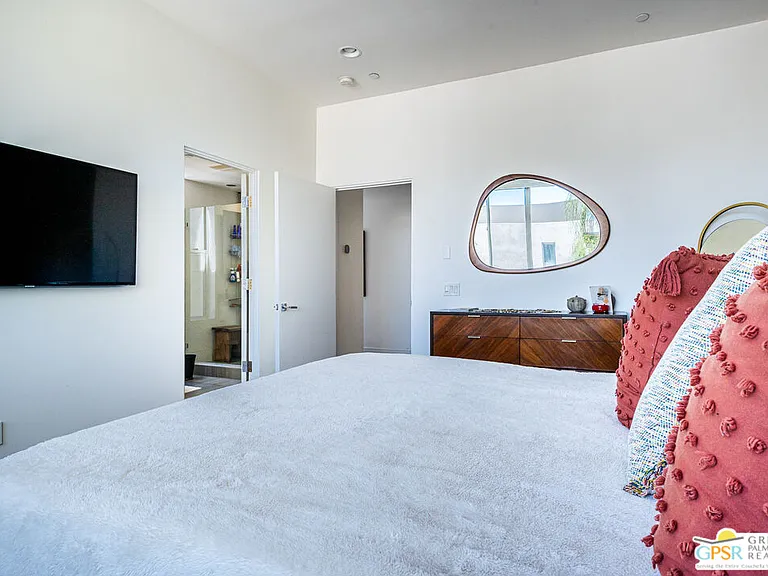 1009 Iris Ln — Photo 17