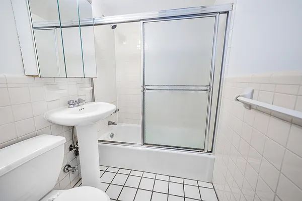 Rented by Charney Real Estate LLC | media 4