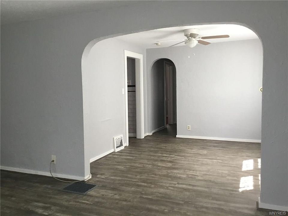 2nd image of 39 Hobmoor Ave