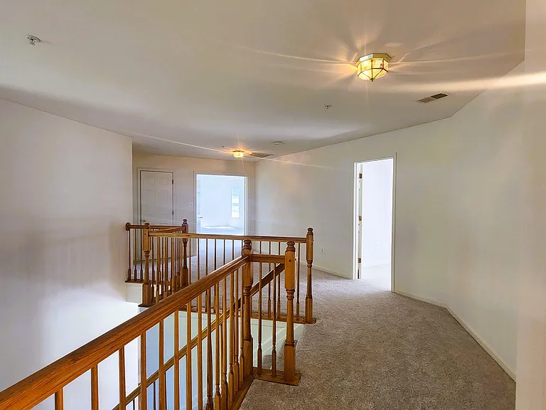 406 Clairborne St — Photo 32