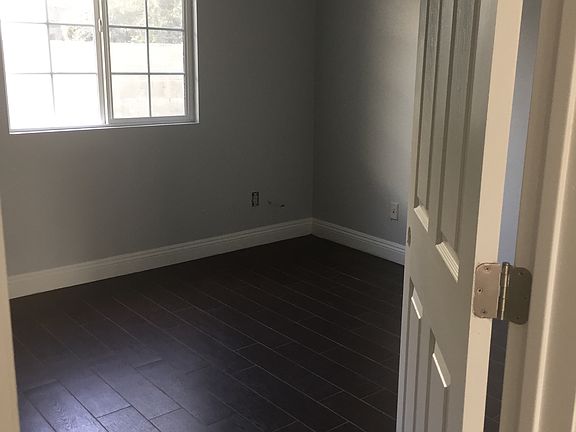 5th image of 12348 Oxnard St APT 2