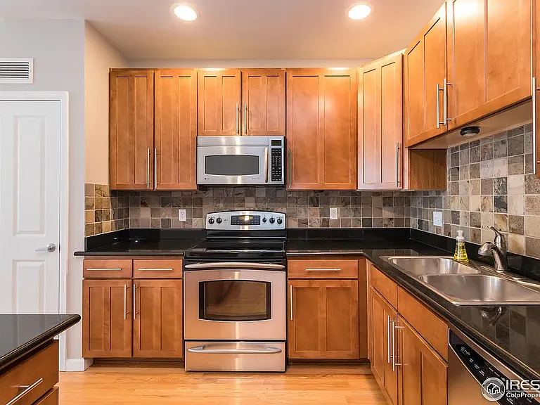 1950 N Logan St #804 — Photo 4