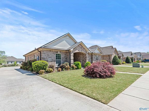 3rd image of 25390 Castlebury Dr
