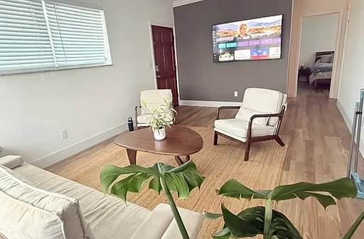2 bed, 736 sqft, $2,500 — Photo 2