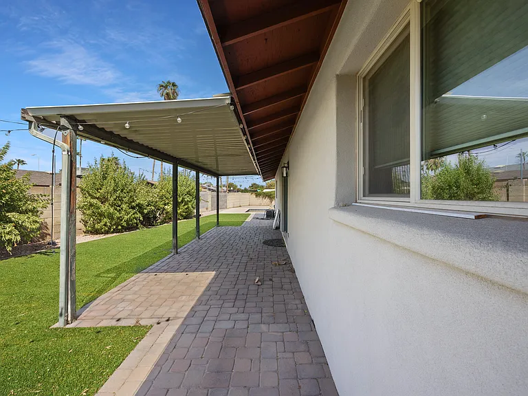 1110 E Redfield Rd — Photo 20